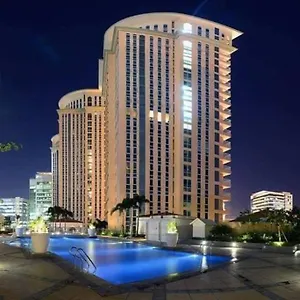 Apartment A2j Luxury 1br Balcony Near Venice Mall Bgc, Manila