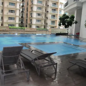 Apartment The Florence Mckinley Staycation, Manila